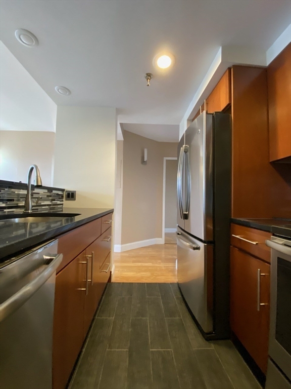 1933 Commonwealth Ave # 606
