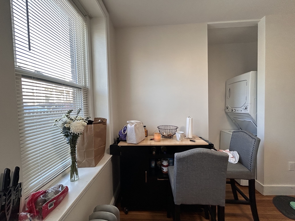 281 Highland Ave # 1B
