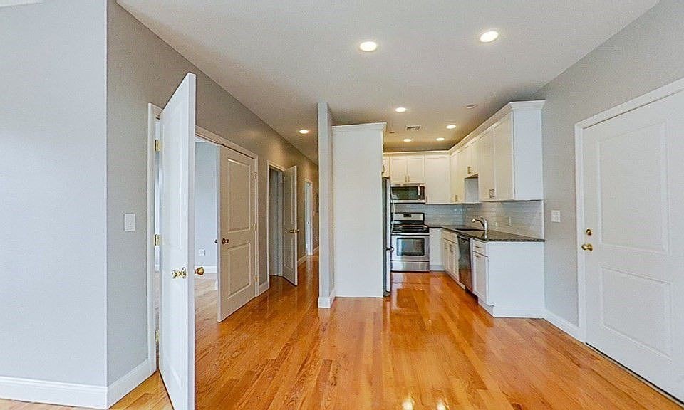 15 Dana Ave # 3