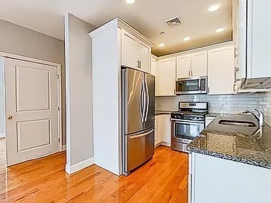 15 Dana Ave # 3