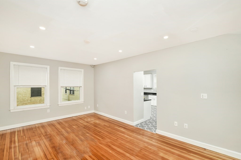 109 Walnut St # 5