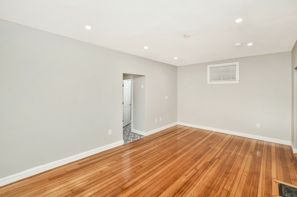 109 Walnut St # 5