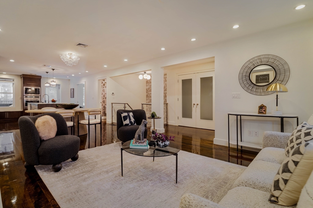 92 Waltham St # 1A