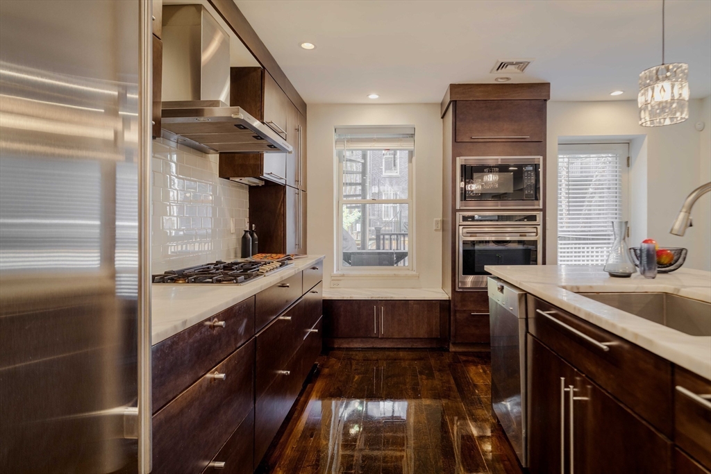 92 Waltham St # 1A