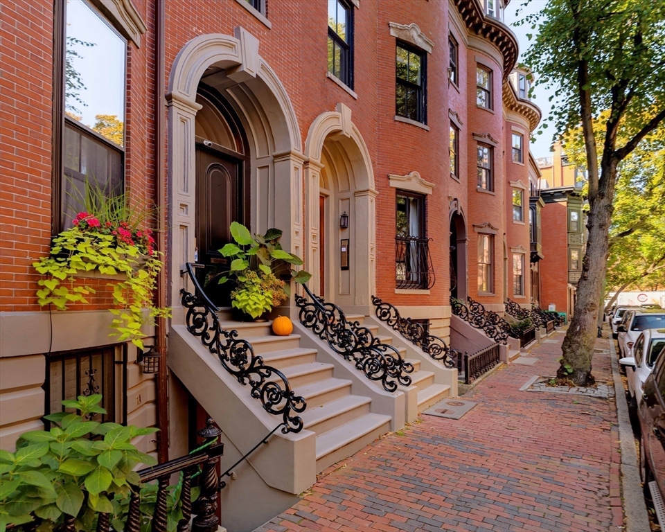 92 Waltham St # 1A