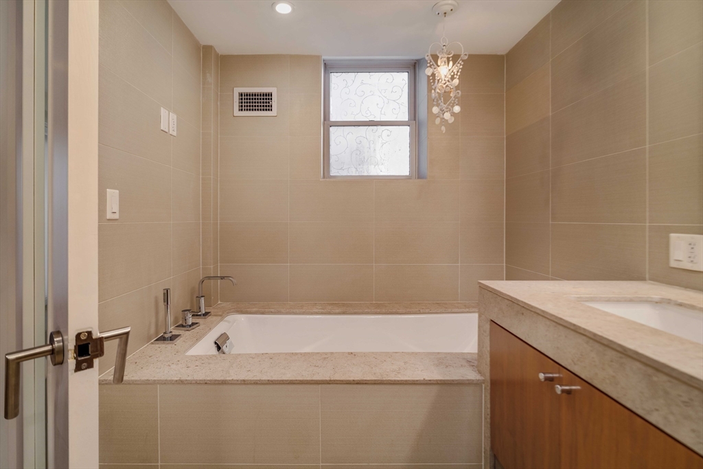 92 Waltham St # 1A