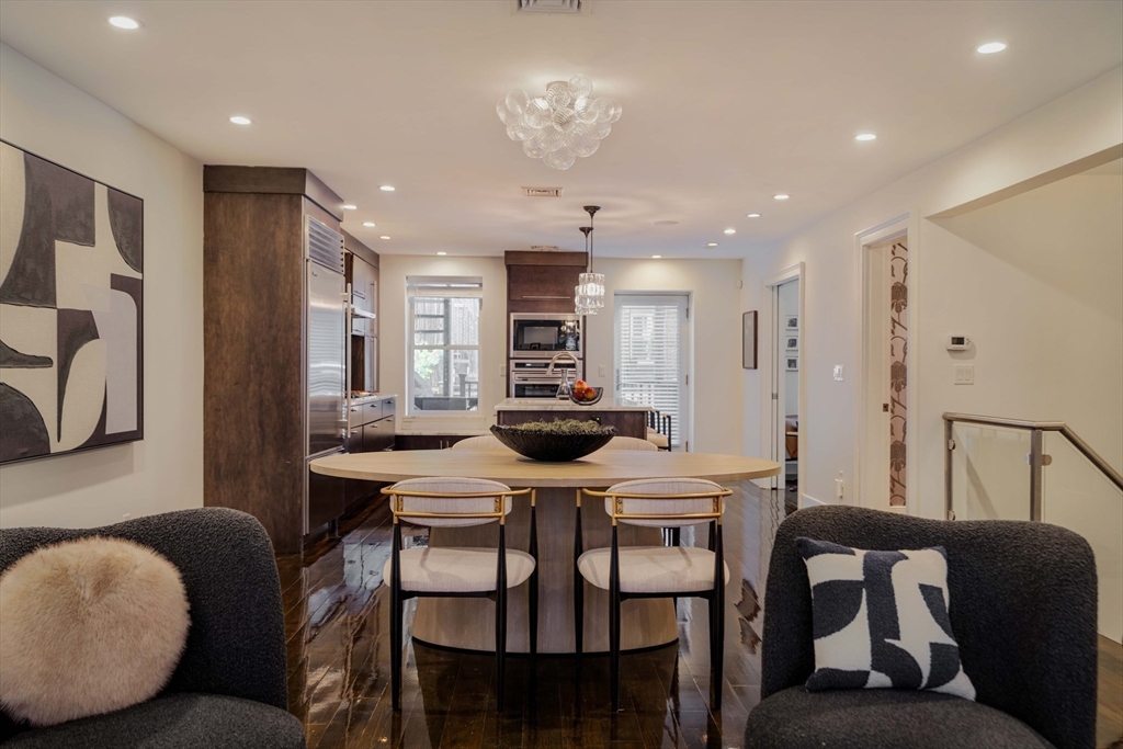 92 Waltham St # 1A