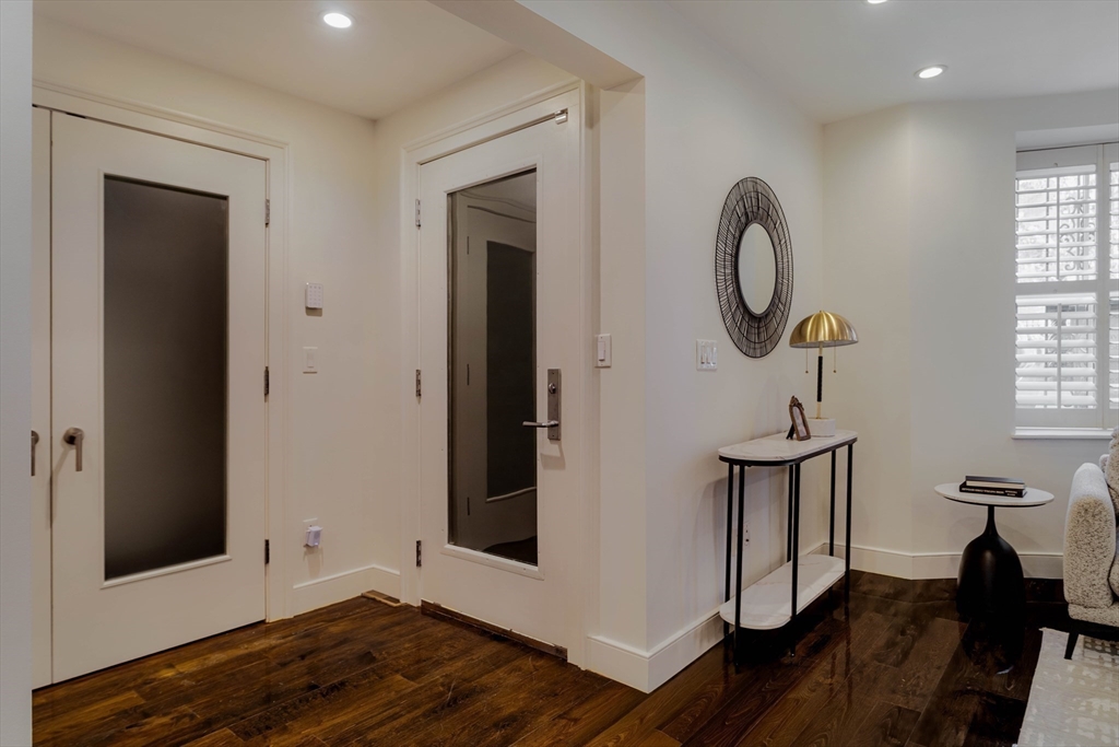 92 Waltham St # 1A