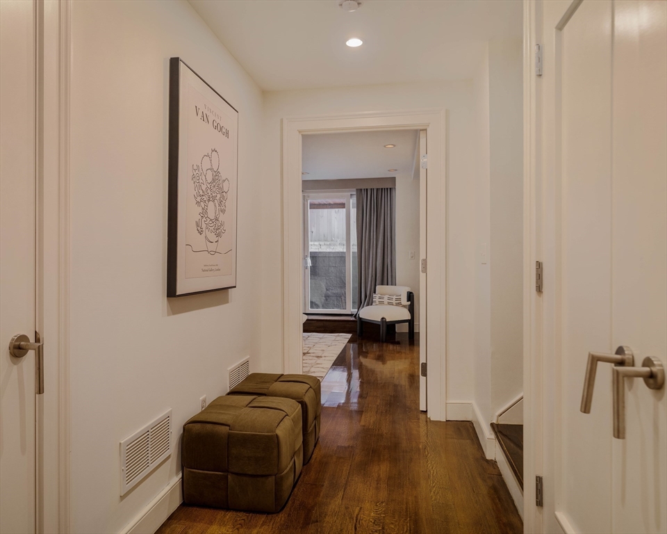 92 Waltham St # 1A