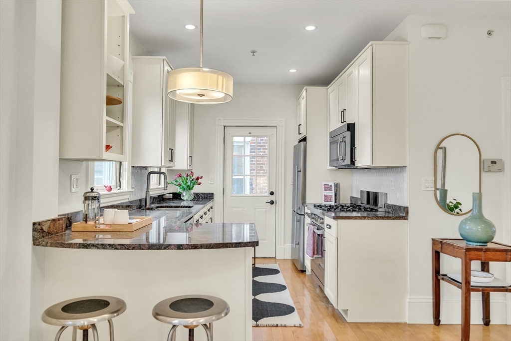 303 Broadway # 1R