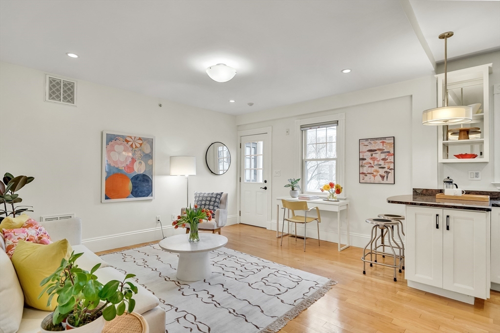 303 Broadway # 1R