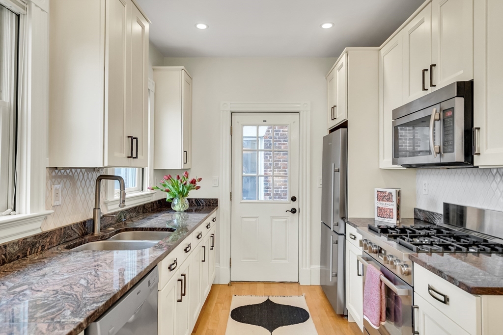 303 Broadway # 1R