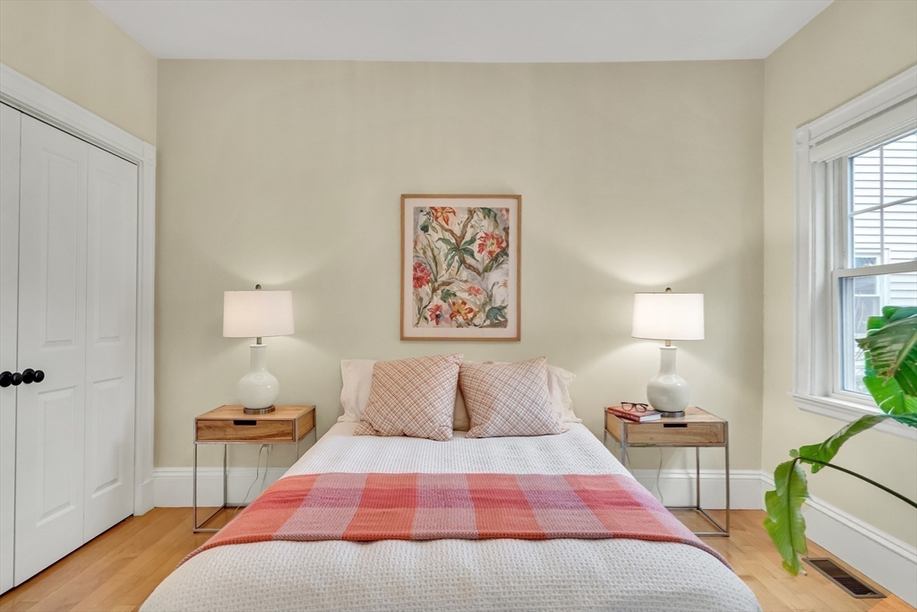303 Broadway # 1R