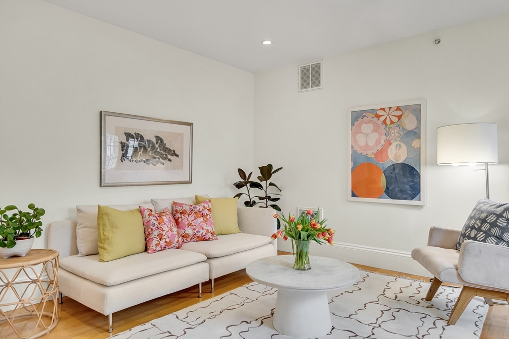 303 Broadway # 1R