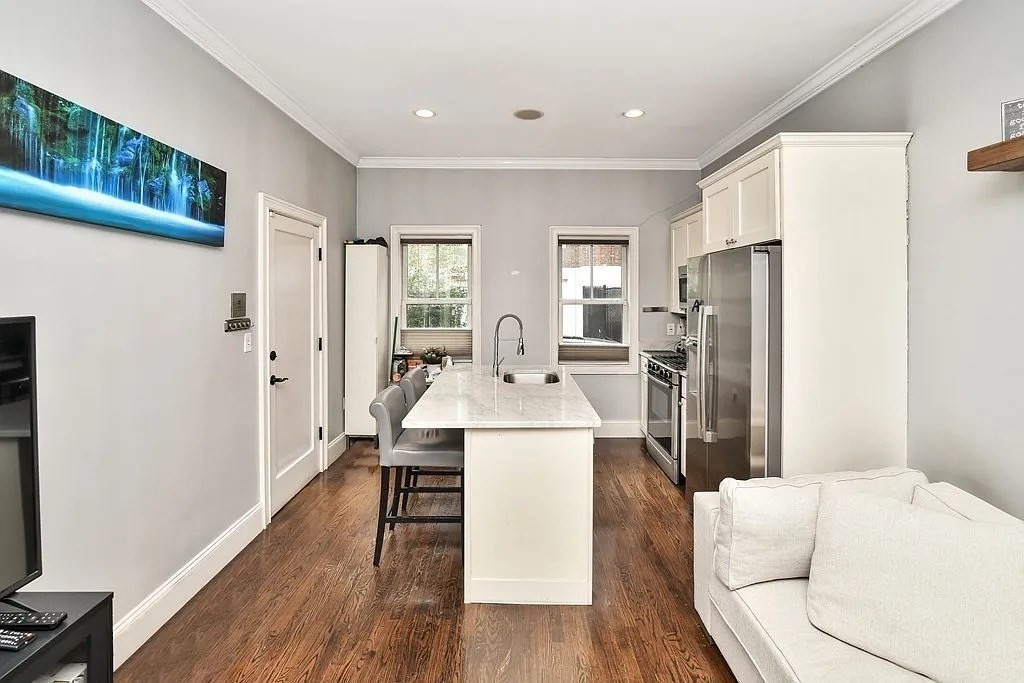 254 Bowen Street # 1