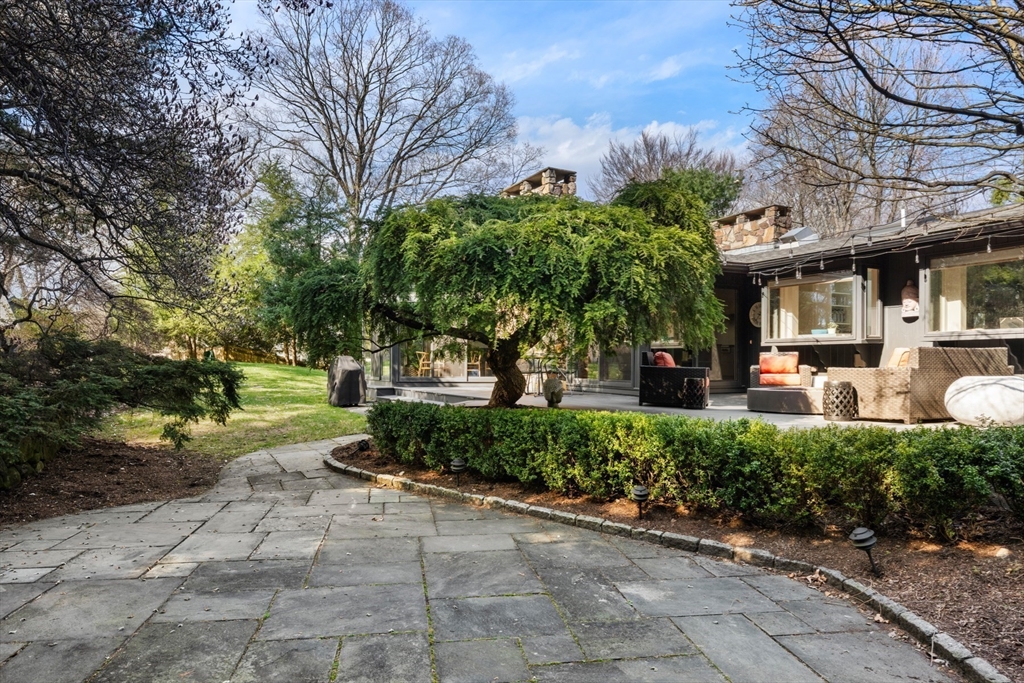 995 Brush Hill Rd