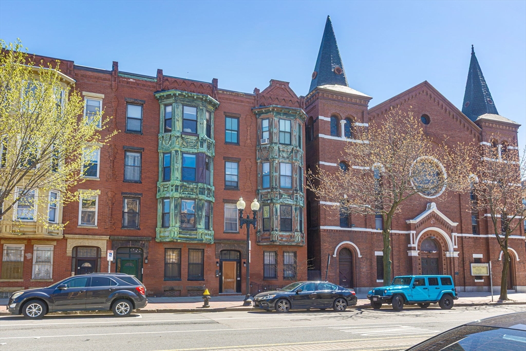 592 Columbus Ave # 3