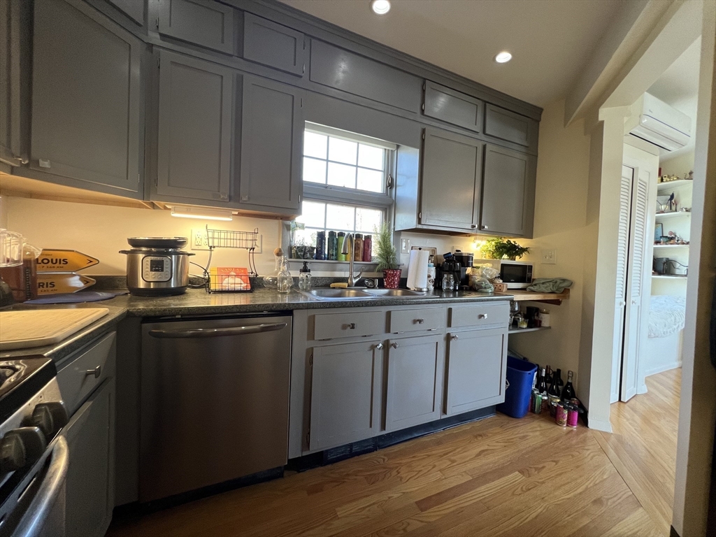 340 Putnam Ave # 2