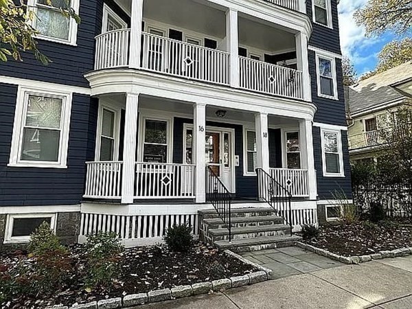 18 Hewlett Street # 1