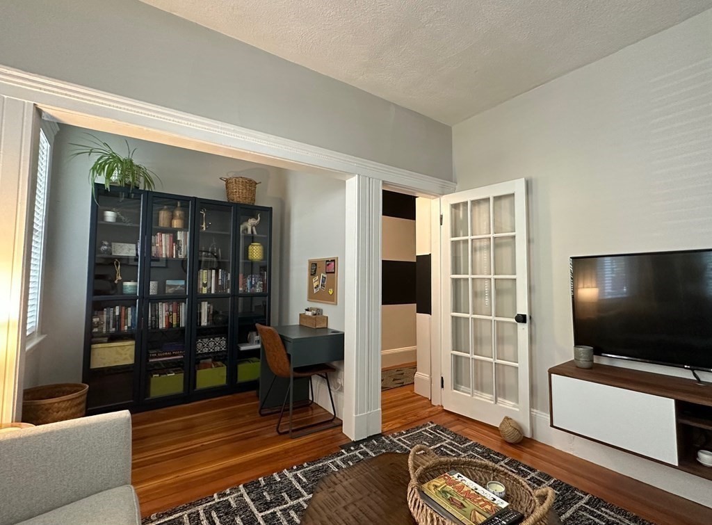 18 Hewlett Street # 1