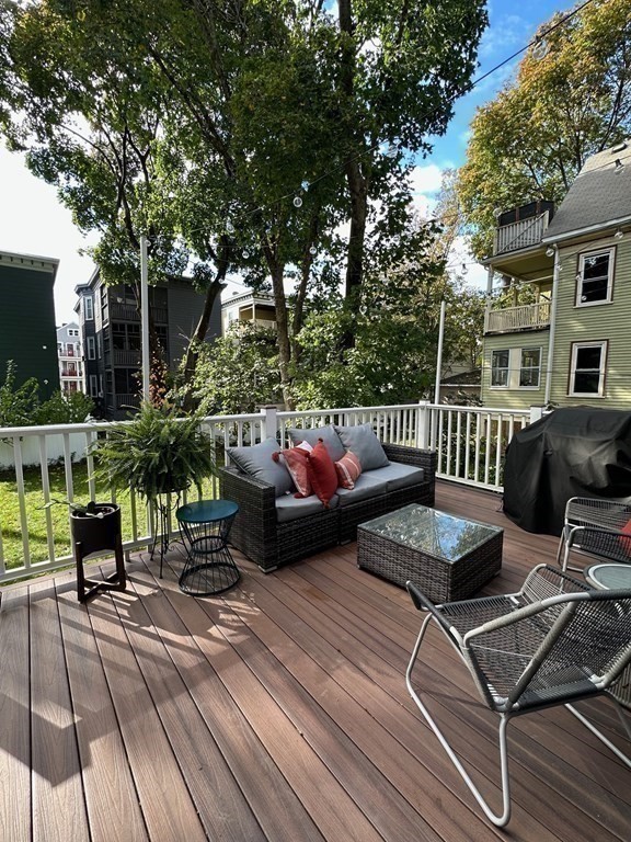 18 Hewlett Street # 1