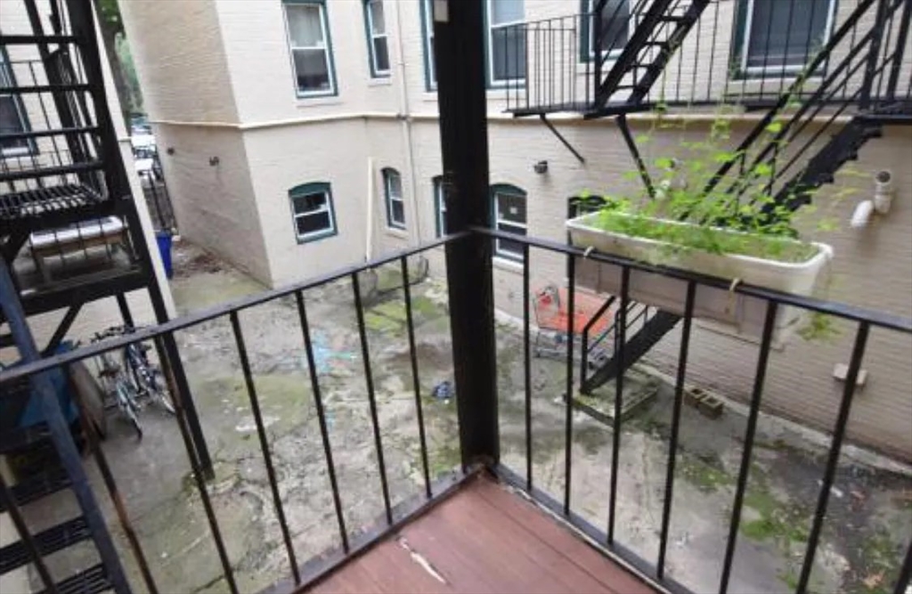 84 Gordon St # 206