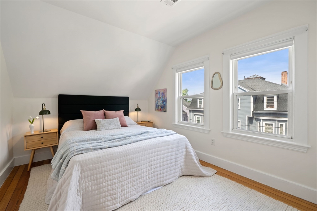 17 Belmont St