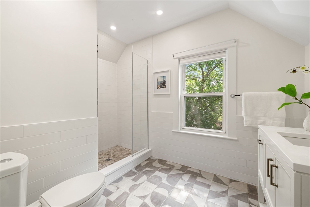 17 Belmont St