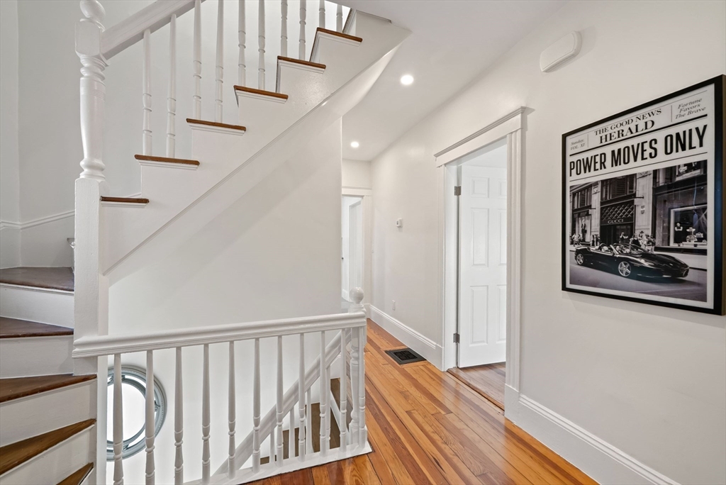 17 Belmont St