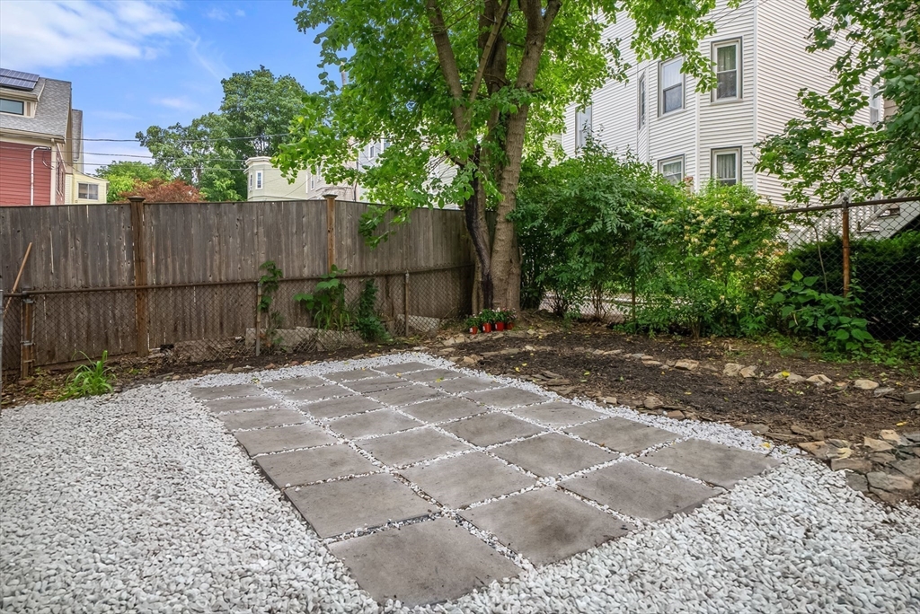 17 Belmont St