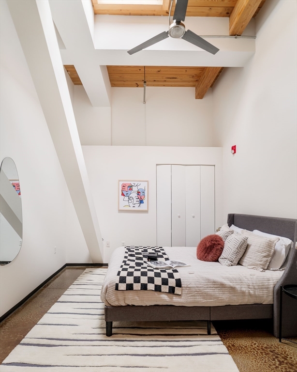 120 Holmes St # 304