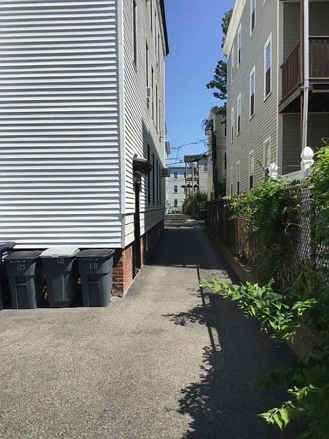 16 Marney St # 1