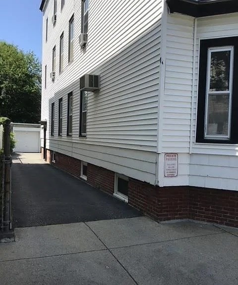 16 Marney St # 1