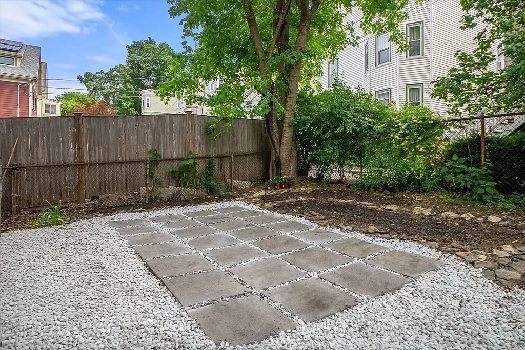 17 Belmont St # 1