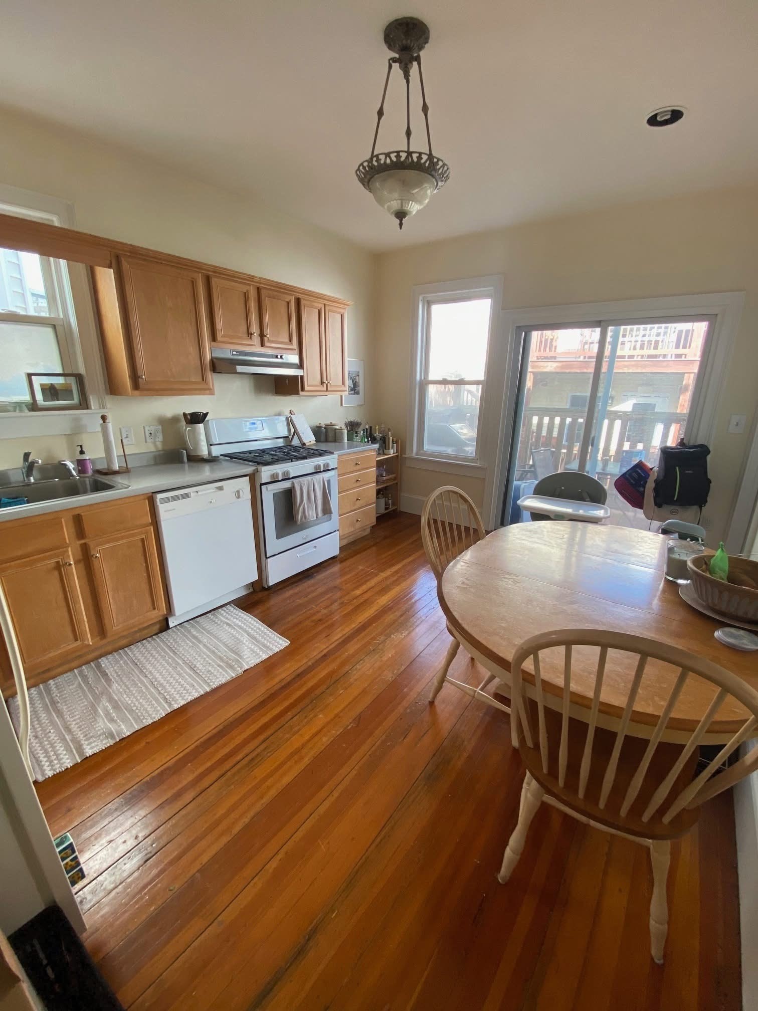 440 E 6th St # 3