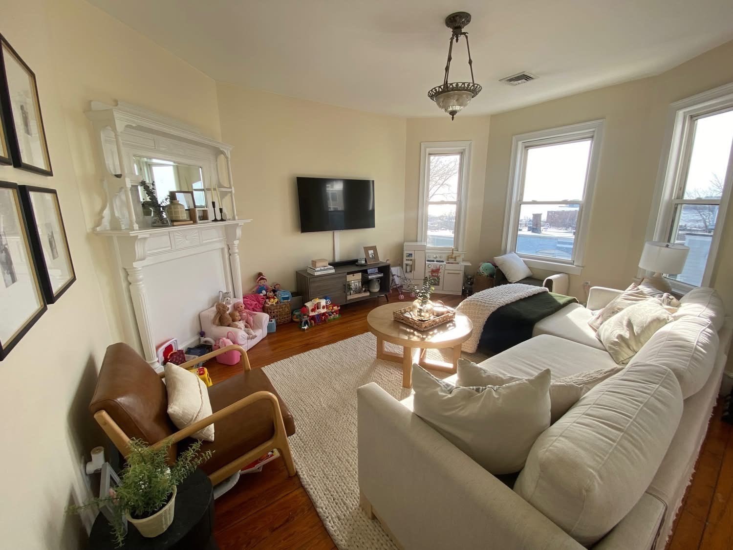 440 E 6th St # 3
