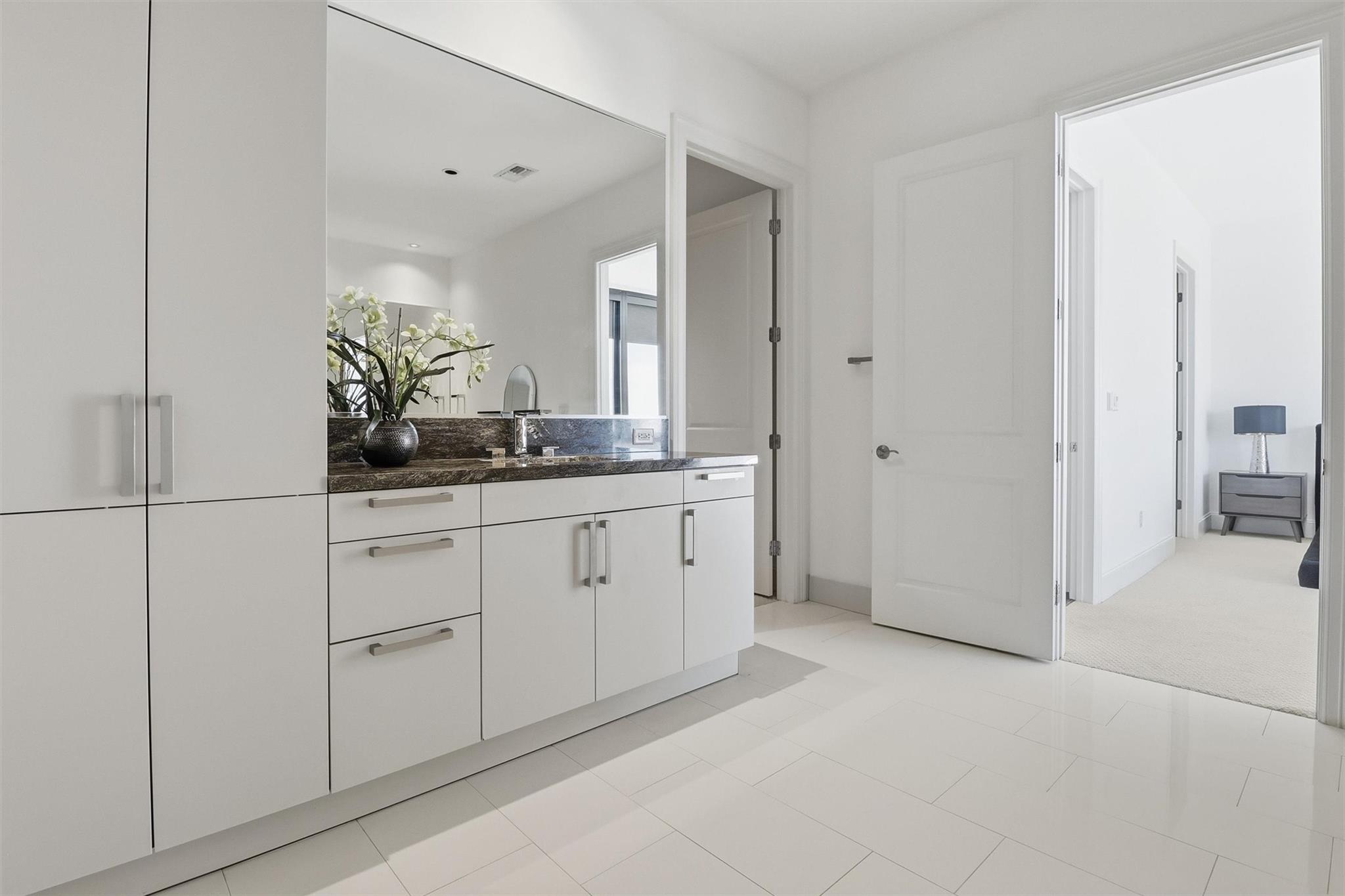 1409 Post Oak Boulevard # 2004