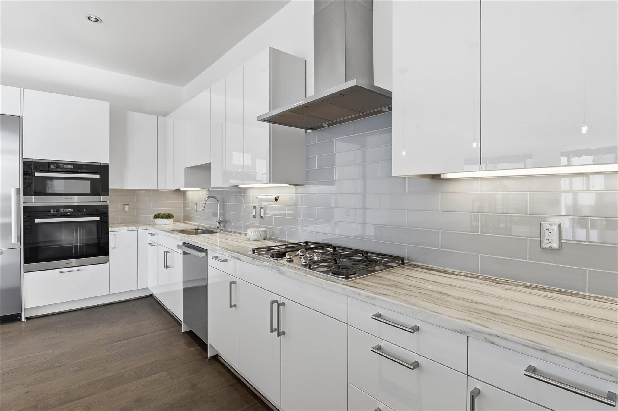 1409 Post Oak Boulevard # 2004