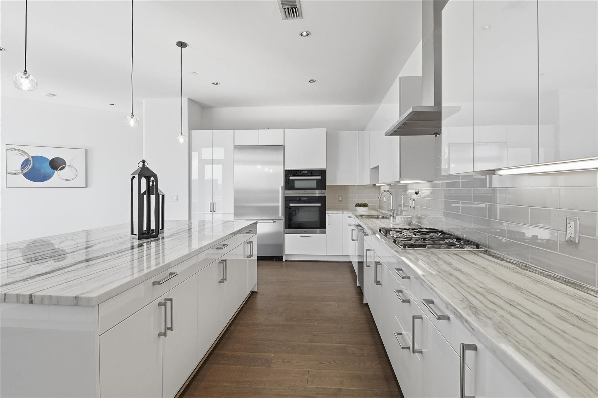 1409 Post Oak Boulevard # 2004