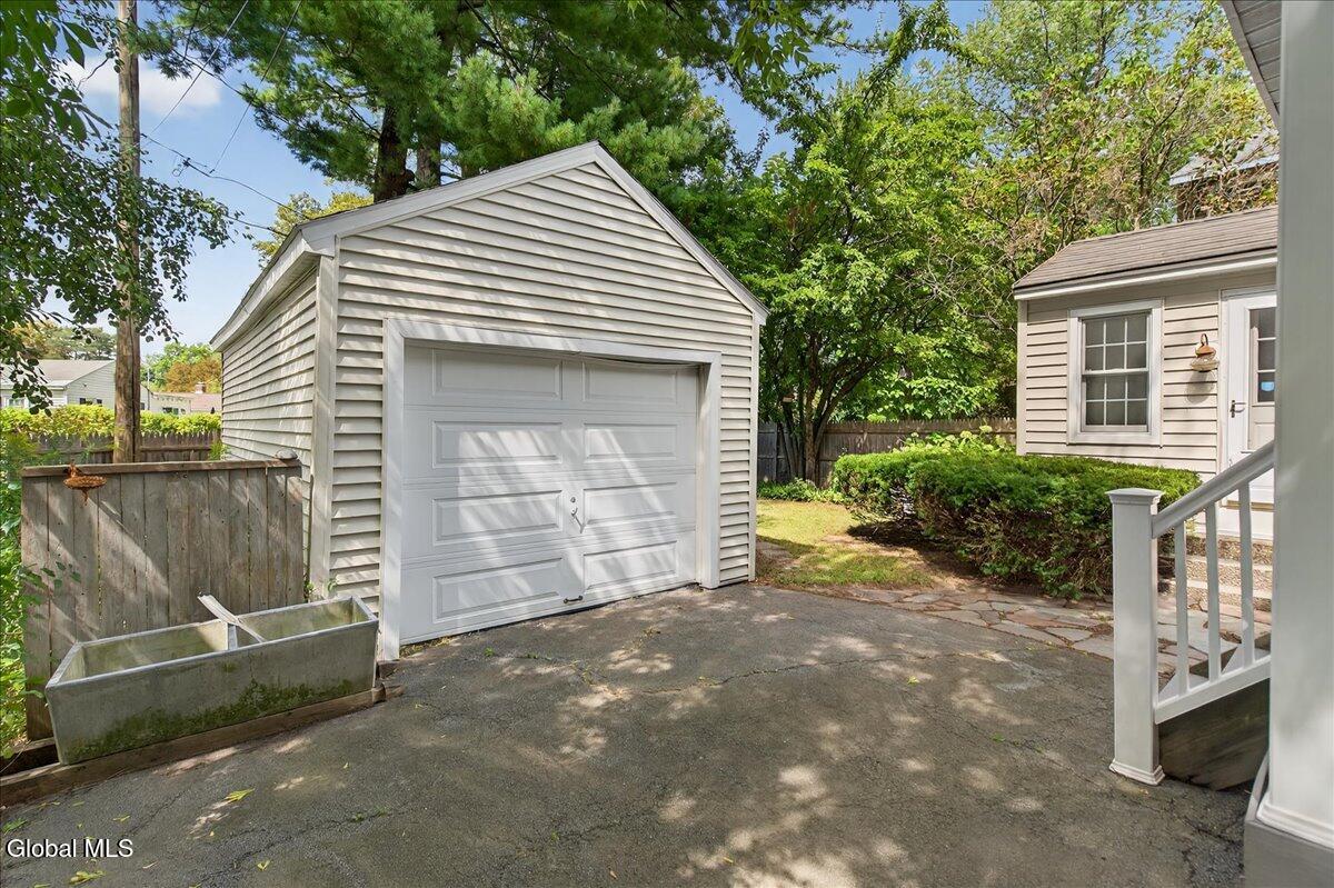 2209 Niskayuna Drive