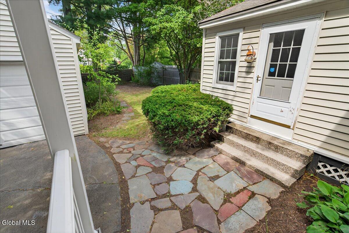 2209 Niskayuna Drive