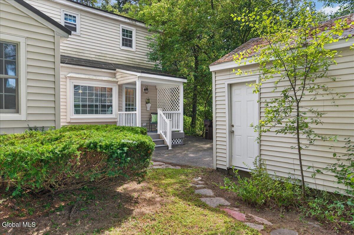 2209 Niskayuna Drive