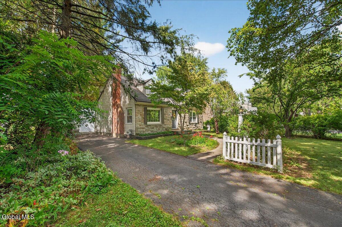 2209 Niskayuna Drive