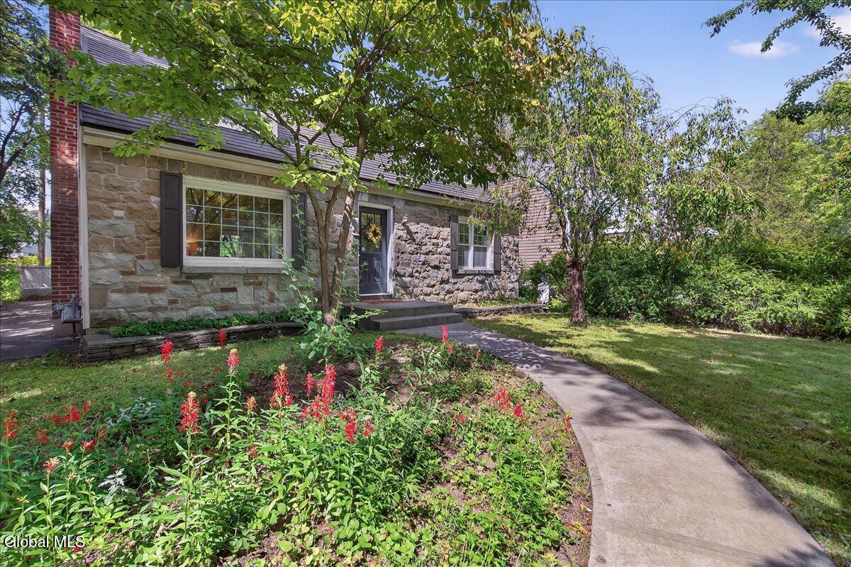 2209 Niskayuna Drive