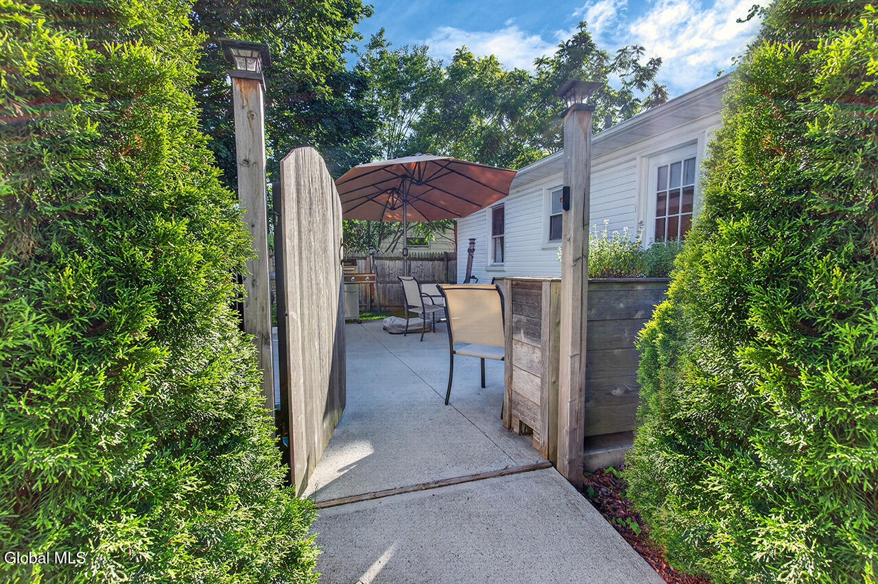 28 Smith Avenue