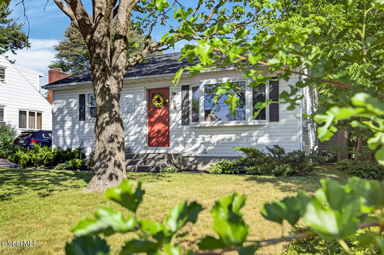 28 Smith Avenue