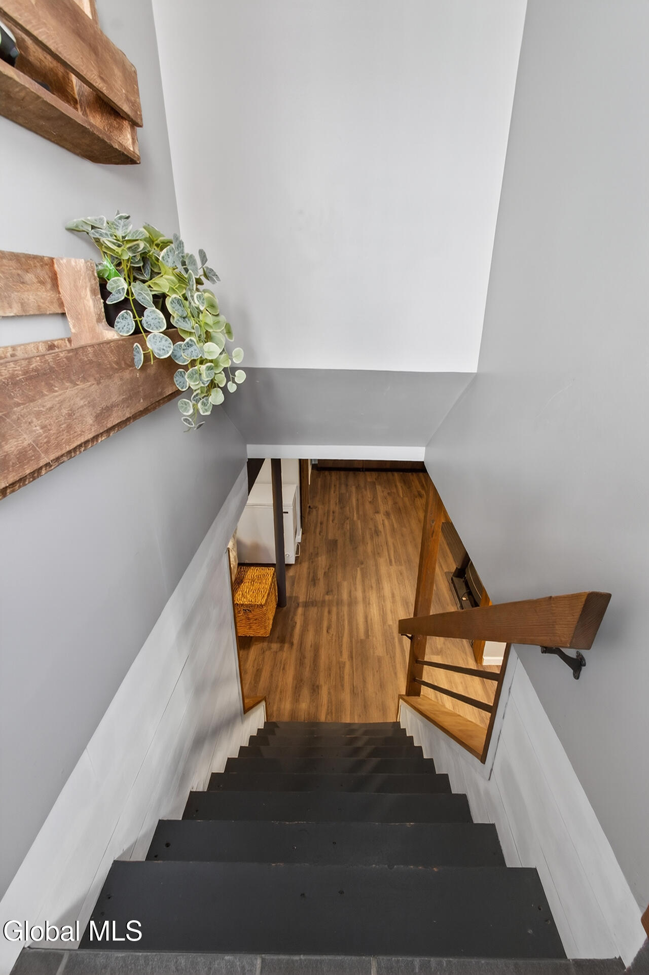 28 Smith Avenue