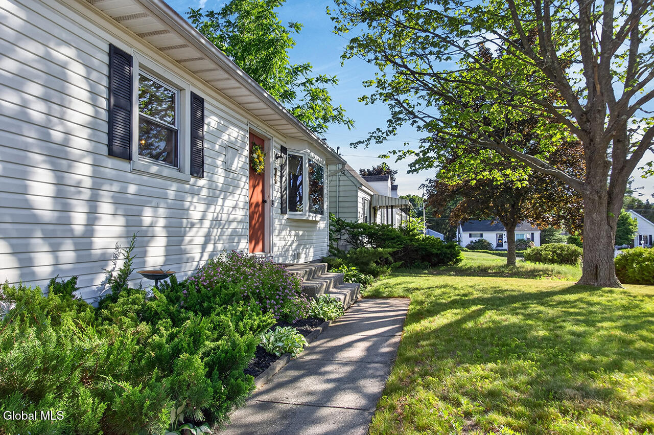 28 Smith Avenue