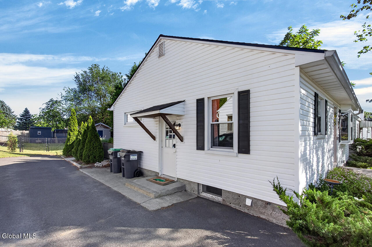 28 Smith Avenue