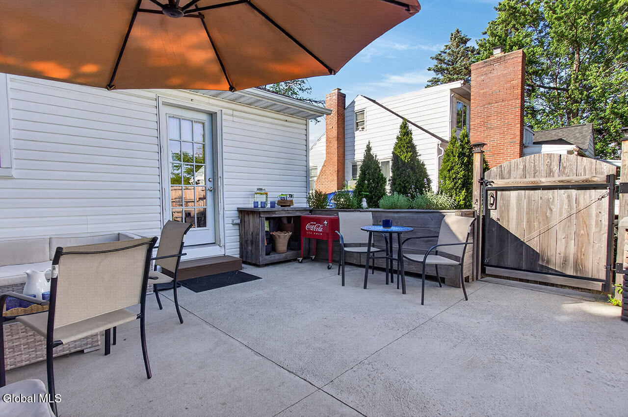 28 Smith Avenue